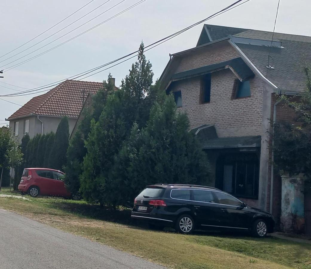 Apartamento Kod Velikih Tuja Melenci Exterior foto