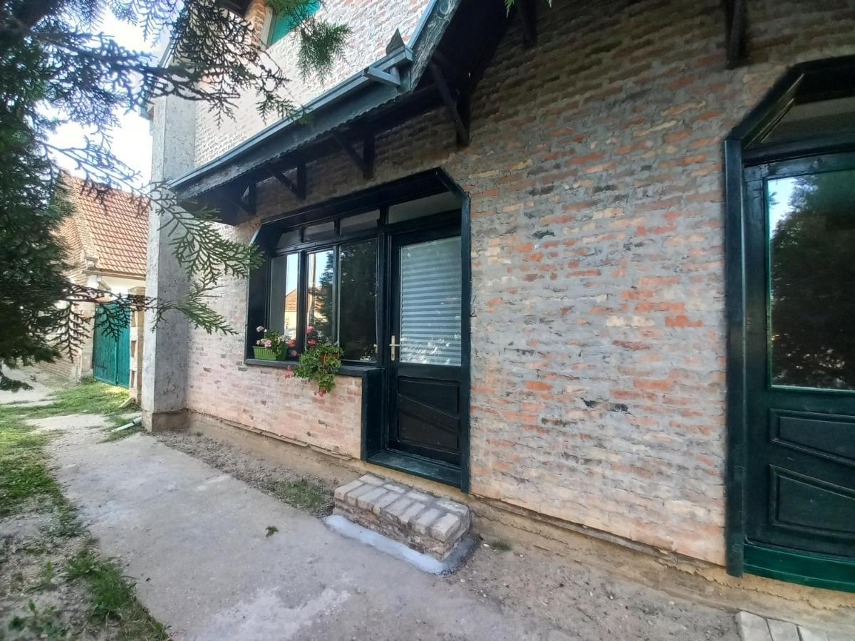 Apartamento Kod Velikih Tuja Melenci Exterior foto