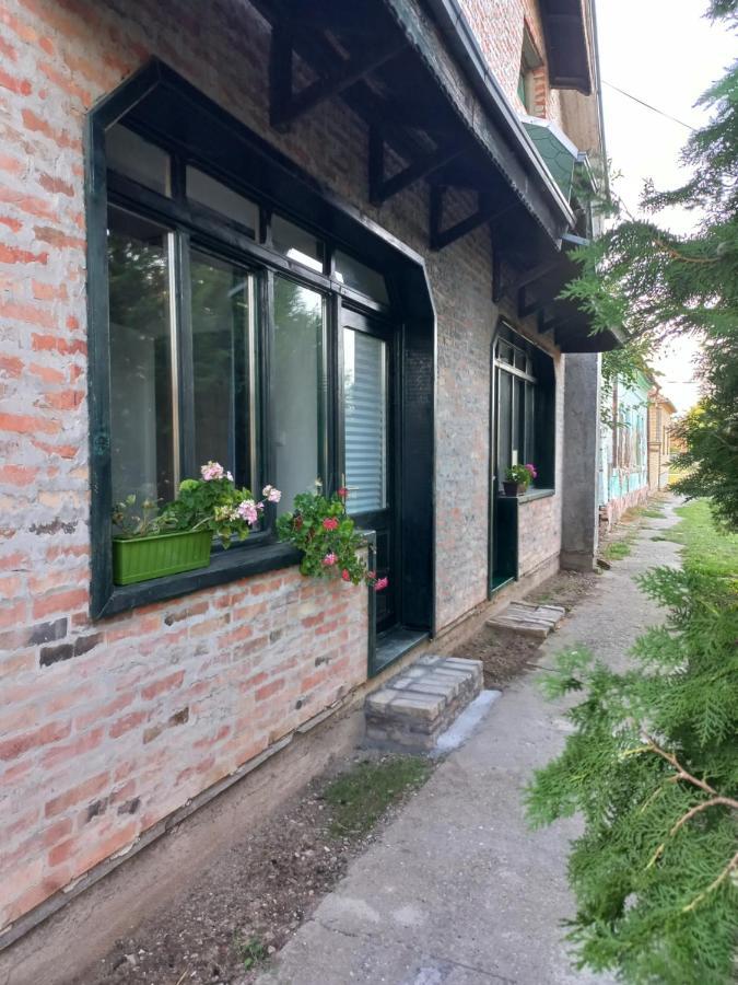 Apartamento Kod Velikih Tuja Melenci Exterior foto